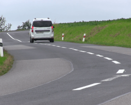 Silnice u Částkova není bezpečná ani po rekonstrukci