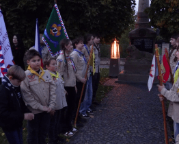 Oslavy založení Československa ve Starém Městě doprovodil světýlkový průvod