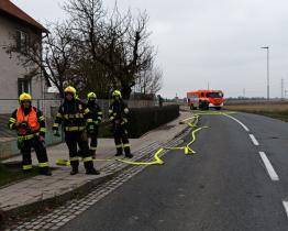 Kvůli silnému úniku plynu v rodinném domě museli hasiči evakuovat pět lidí