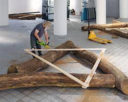 Výstavní rok 2024 završí v krajské galerii tvorba Jana Ambrůze