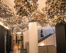 Osm tisíc baněk na jednom místě! Hotel ve Velkých Karlovicích překvapuje návštěvníky nevšední výzdobou