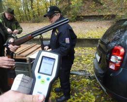 Policisté si posvítili na myslivecké hony. Jak kontrola dopadla?