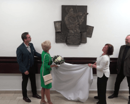 V Uherském Brodě slavnostně odhalili desku Lubomíra Málka