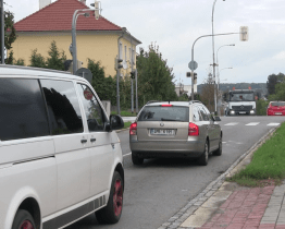 Na světelné křižovatce v Kroměříži řidiči nedávají přednost