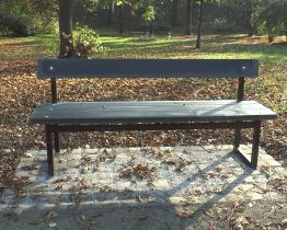 Nové lavičky v kyjovském parku jsou z recyklovaného plastu