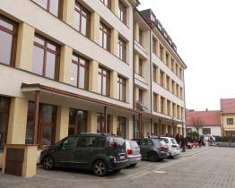 Brodské gymnázium slavnostně otevřelo zrekonstruované nádvoří