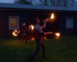 Den boje za svobodu a demokracii zpestřila ohňová show