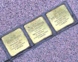 V Hodoníně byly položeny první Kameny zmizelých, připomínají oběti nacismu