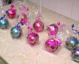 Zakoupením vánočních ozdob můžete podpořit vsetínskou porodnici