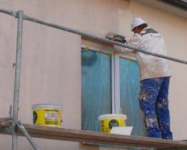 Dům služeb v Ostrožské Nově Vsi má nejen novou fasádu