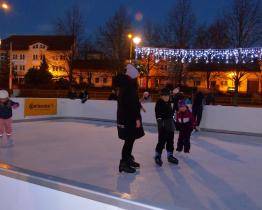 Náměstí před  Otrokovickou Besedou se proměnilo na pohádkové kluziště 