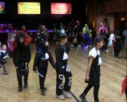 Předvánoční harašení v Hodoníně přineslo maškarní zábavu