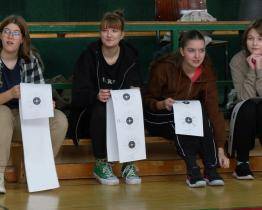 Diabolky z hlavní vzduchovek svištěly do terčů Střelecké ligy základních škol 