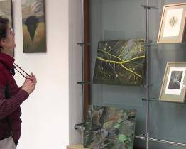 Radniční galerie nabízí výstavu s názvem Skryto v hnízdě