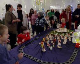 Děti vystavují na Panském dvoře tři stovky prací