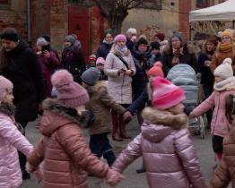 Jarmark a výstavu ve Bzenci doprovodily koledy Maličkého Marijánku
