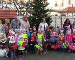 Děti z mateřských škol přišly před vánočními svátky na radnici
