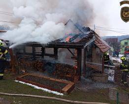 Hasiče na Vsetínsku v neděli zaměstnaly dva rozsáhlé požáry