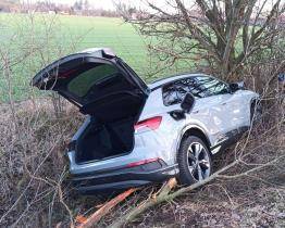 Po nehodě osobních vozidel u Holešova zůstali dva zranění