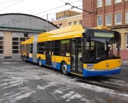 Trojice opilých bezdomovců se v trolejbusu postarala o pořádný rozruch