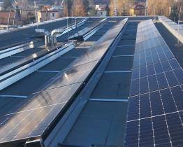 Sedm výjezdových základen záchranné služby má novou fotovoltaiku