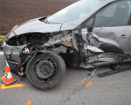 Ve Zlíně boural řidič na kruhovém objezdu, v Kroměříži se srazila dvě vozidla