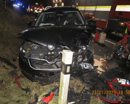 Čelní srážka osobních vozidel u Stříbrnic si vyžádala tři zraněné