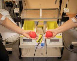 Darovat krev se mladí nebojí. V roce 2024 přibylo v Baťově nemocnici 855 prvodárců