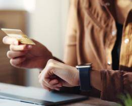 Láska s vojákem přišla dvaapadesátiletou ženu pořádně draho