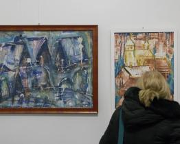 V Městské galerii Otrokovice vystavuje obrazy jubilant Oldřich František Krajíček