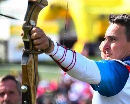 Tomáš Rožnovský přiblížil hejtmanovi úskalí lukostřelby