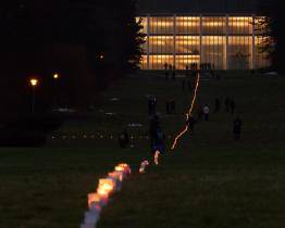 Řetěz z hořících svíček připomněl odkaz Jana Palacha