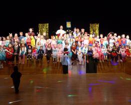 Policistka místo zatýkání tančila se zlodějem