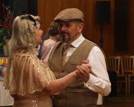 Dobový ples přenesl účastníky do minulosti staré osmdesát let 