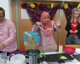 Jídlo, tanec i svatební oděv představil premiérový International day