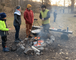 Mladí horolezci pořádali zimní přespávání na tábořišti u Pulčínských skal