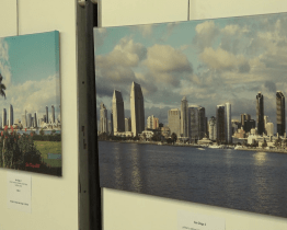 Ve foyer Domu kultury vystavuje Fotky z cest výtvarnice Ladislava Kotačková