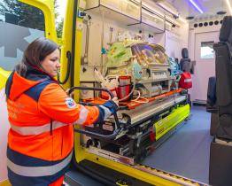 Pro převoz novorozenců bude záchranka využívat speciálně upravenou sanitku 