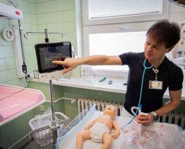 Zlínská neonatologie má nový přístroj na podporu dechu novorozenců