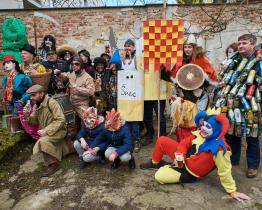 Lešetínský fašank v sobotu oslaví čtvrt století. Akce si vyžádá výluku MHD 