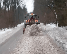 Valašsko potrápily zledovatělé silnice. Do akce šel ledořez