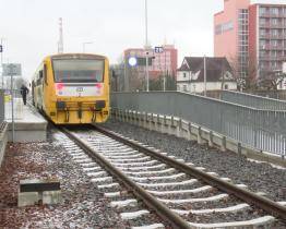 Nový železniční přejezd a podchod zkrátí cestu kolem vlakového nádraží