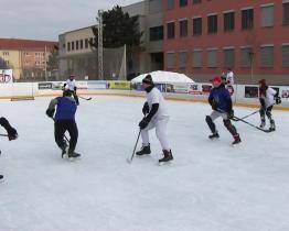 Ledová plocha ve Veselí posloužila pro pouliční turnaj