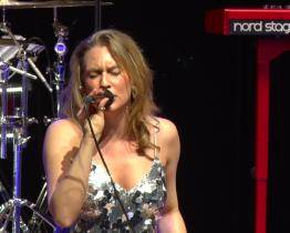 Sára Milfajtová s kapelou The People zazpívala v Kyjově populární skladby