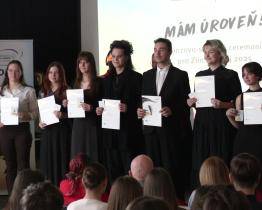 Cenu vévody z Edinburghu převzalo téměř 70 studentů