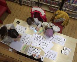 Knihovna nabídla dětem na prázdniny hraní s ozoboty