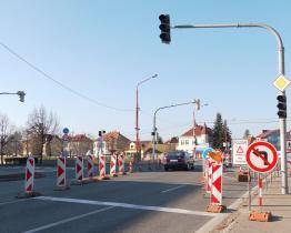 Oprava mostu přes řeku Moravu komplikuje dopravu