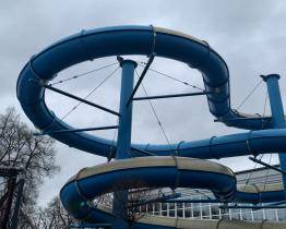 Ve vsetínských městských lázních probíhá oprava tobogánu