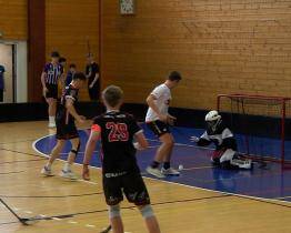 Florbaloví starší žáci prohráli se Sokolem Brno a vyhráli s Židenicemi