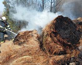 Hasiči řešili během neděle jeden požár za druhým